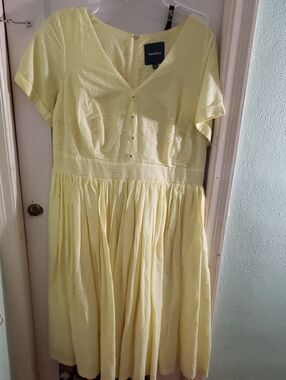 Modcloth Pale Yellow V-Neck Button-Front Sun Dress